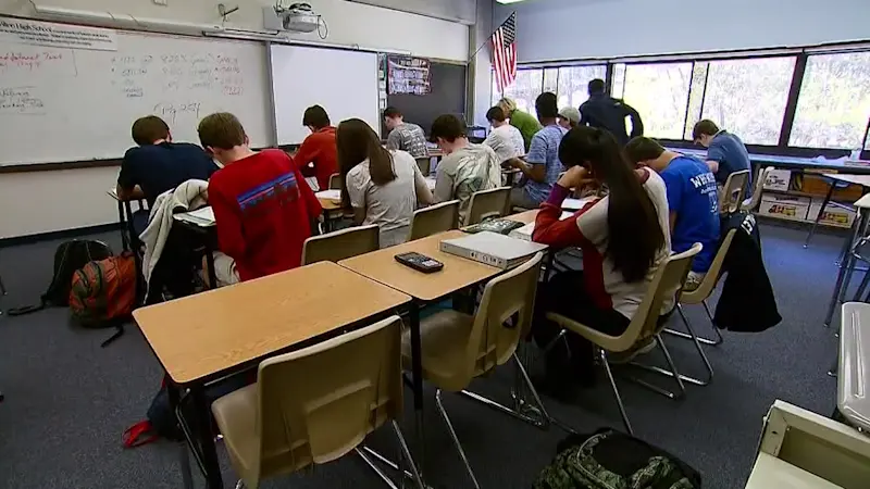 Story image: ‘Healthy environment.’ Westport parents make final pleas on bell-to-bell cellphone ban at Staples High School