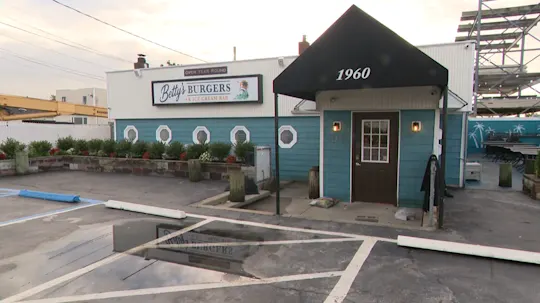 Bettys Burgers Daylight