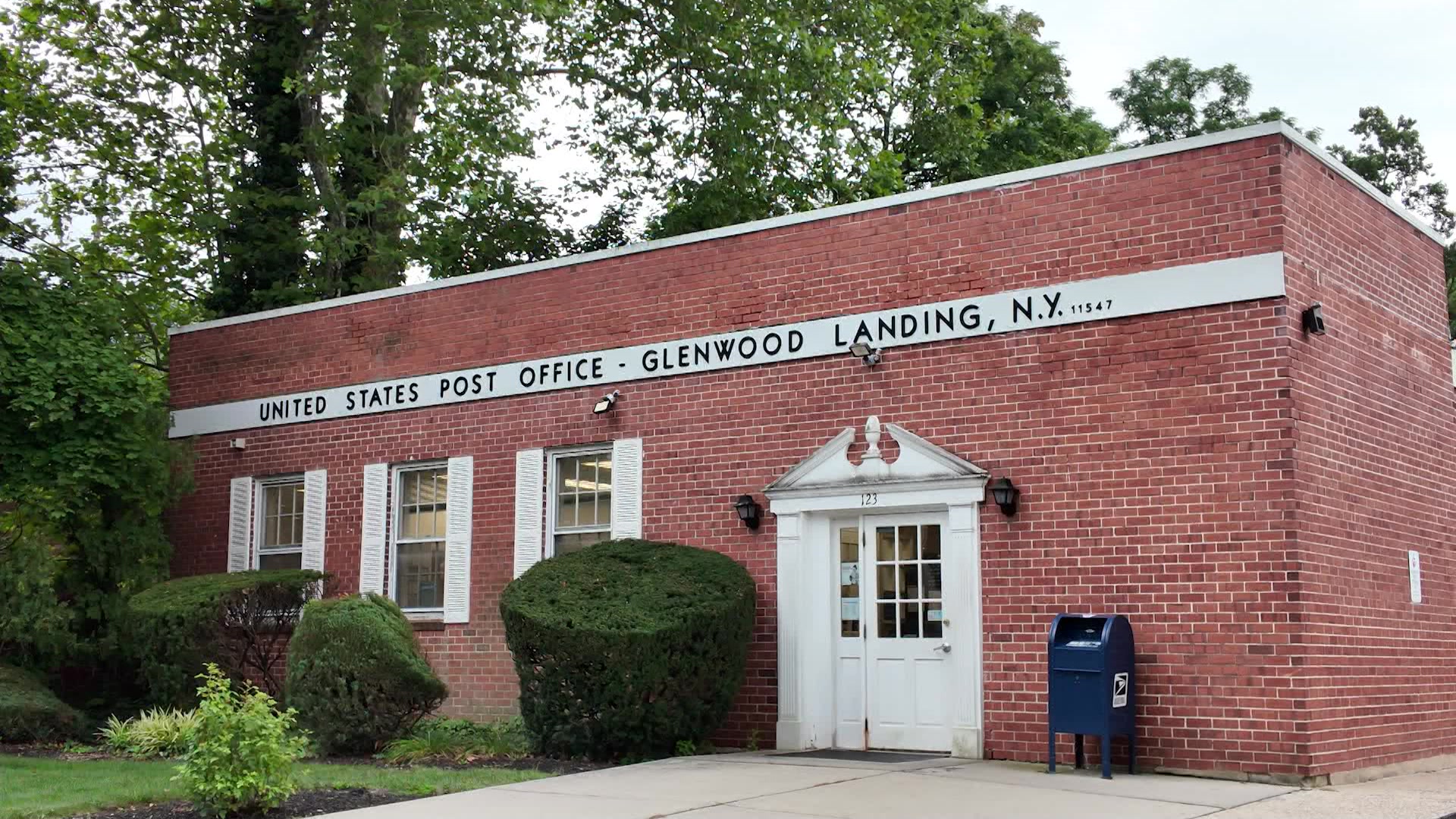 Glenwood Landing residents voice concerns over PO Box requirements 