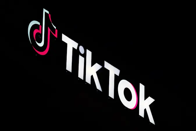 Story image: President Trump delays the TikTok ban once again
