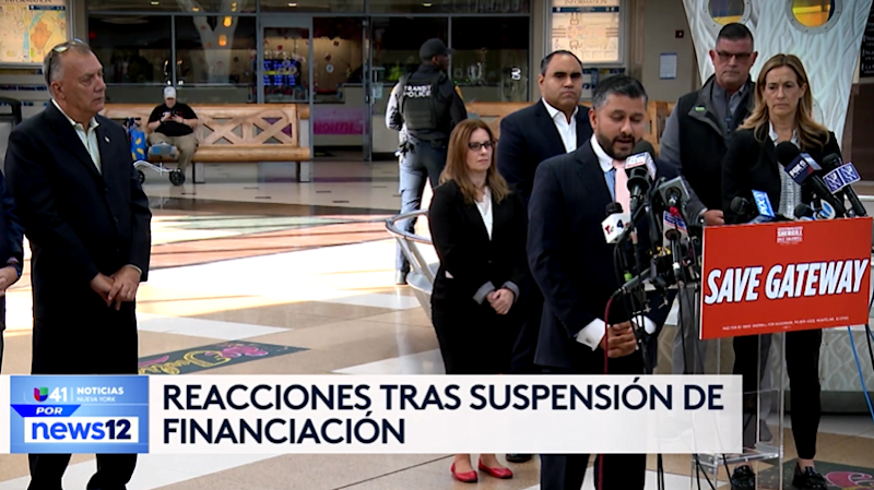 Story image: Univision 41 News Brief: Reacciones tras suspension de financiación