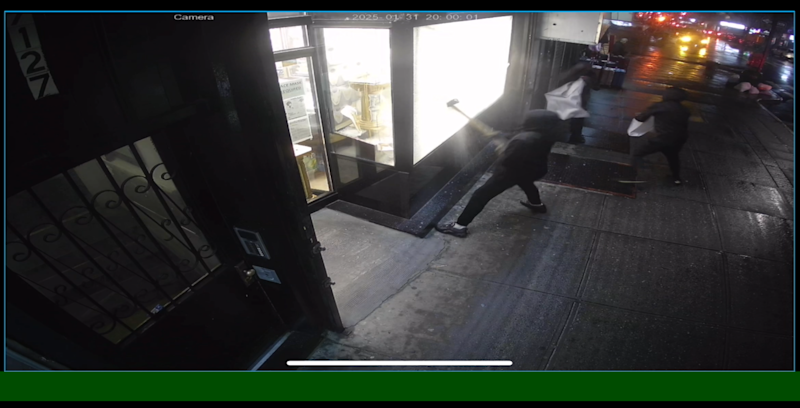 Story image: Caught on camera: Thieves attempt to break into Bay Ridge jewelry store