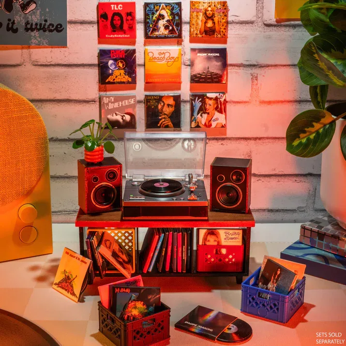 254249-Real-Music-Record-Player3_lifestyle.png
