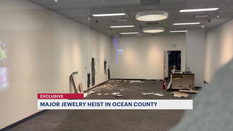Story image: Police: $1M worth of jewelry stolen in Ocean County Mall heist
