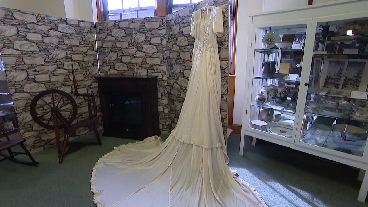 gown