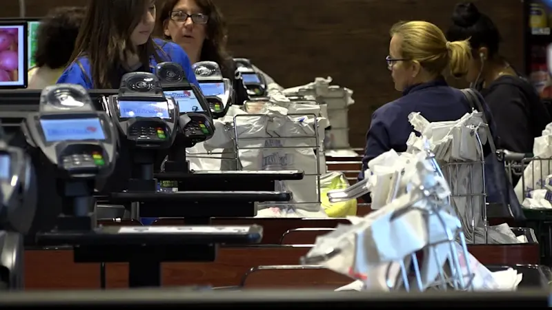 Story image: Last-minute shoppers stock up for Christmas holiday celebrations