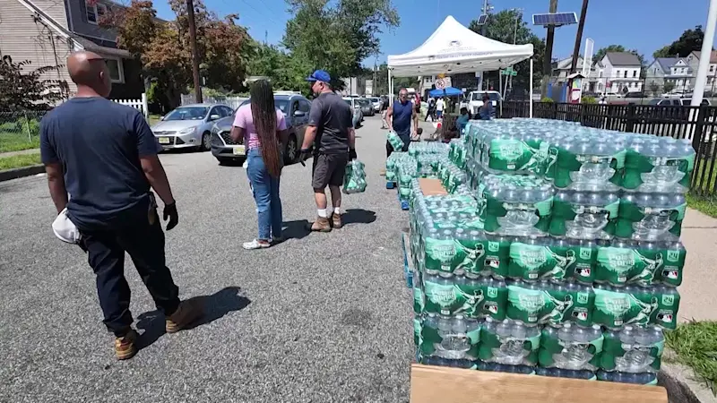 Story image: Comfort station offers Paterson residents relief amid boil water advisory