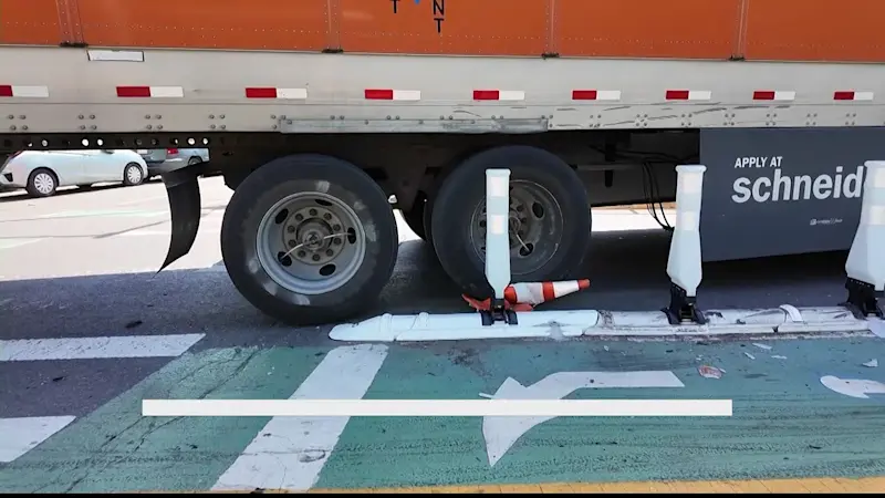 Story image: Bike lane on Washington Bridge exit ramp raising safety concerns