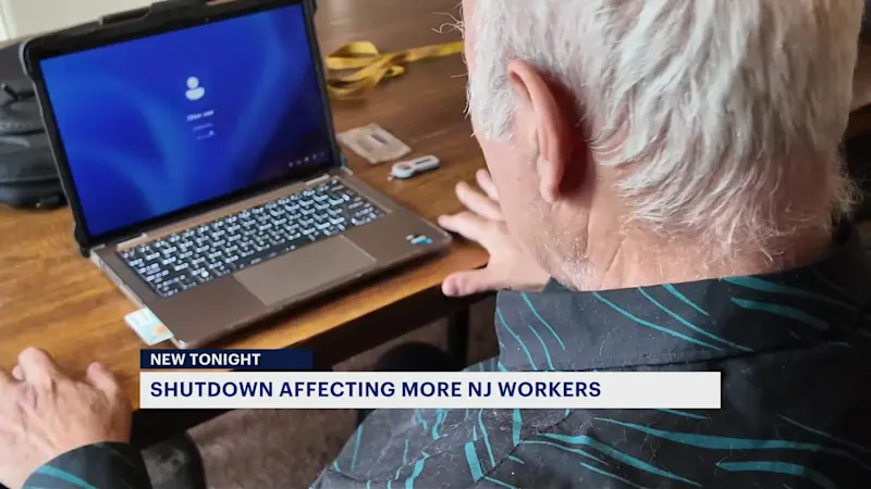 Story image: Federal workers looking to make ends meet by filing for unemployment, hit roadblocks