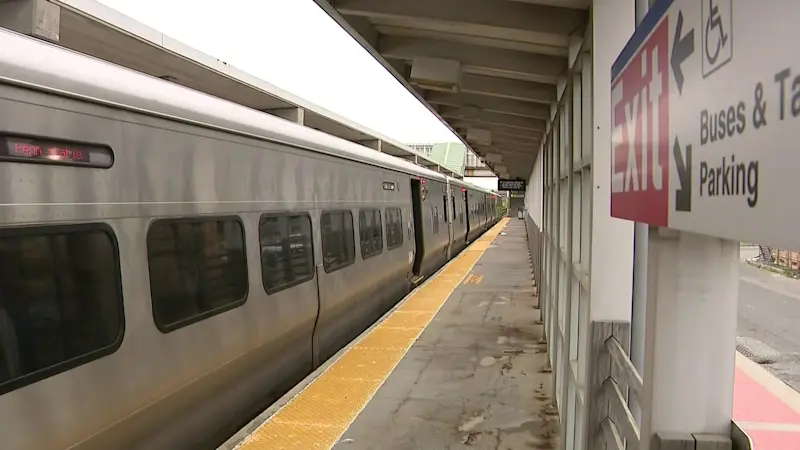 Story image: MTA police: Man hit by train at Ronkonkoma LIRR station