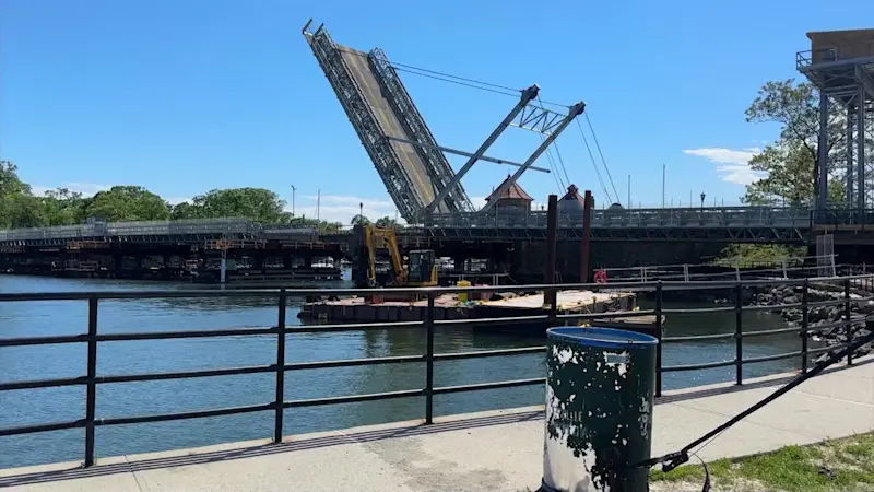 Story image: Temporary Glen Island Bridge now open to pedestrians and vehicle traffic