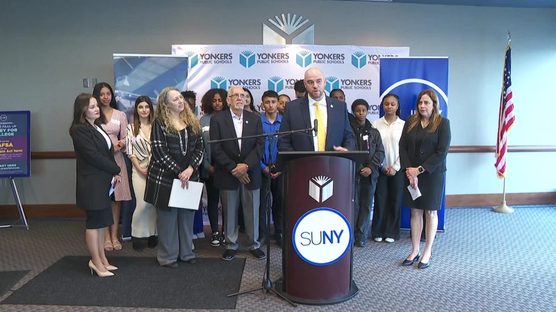 Story image: SUNY officials visit Yonkers to encourage high schoolers to complete financial aid applications