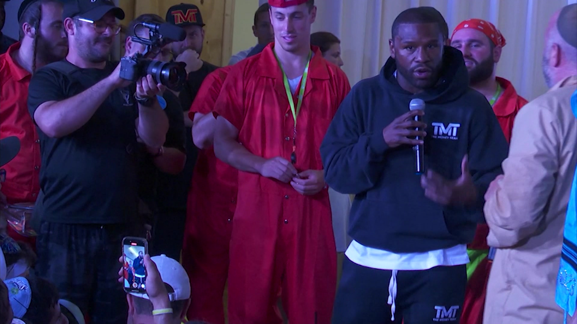 Boxing champ Floyd Mayweather visits Sullivan County, motivates children fighting cancer