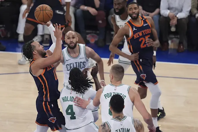 Story image: Knicks take a 3-1 lead over the Celtics with a 121-113 victory as Tatum is injured in final minutes