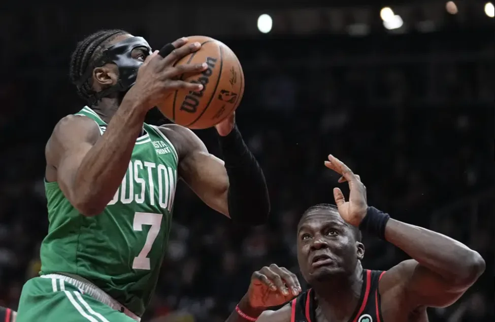APCelticsDefeatHawksToAdvance