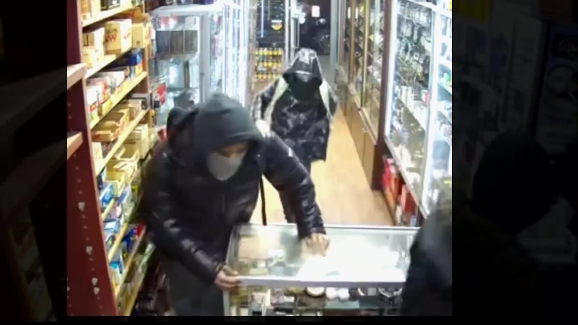 Police Suspects Wanted For Smoke Shop Robbery In Crown Heights Police Suspects Wanted For Smoke Shop Robbery In Crown Heights
