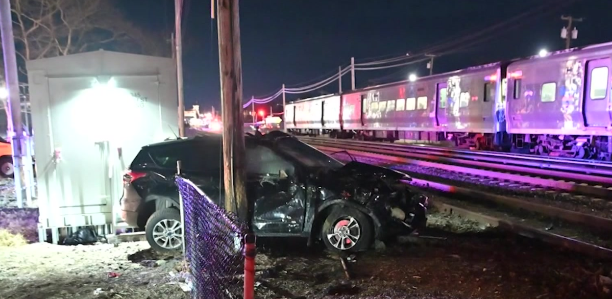 Train strikes SUV in Wyandanch; Ronkonkoma branch running with delays