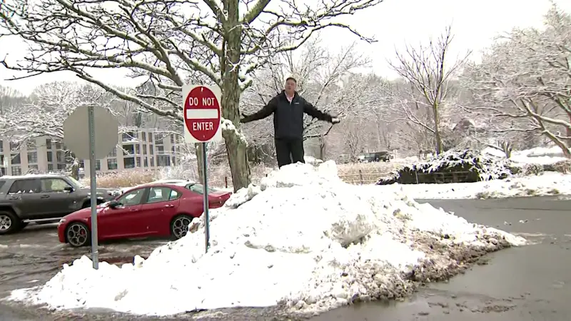 Story image: Thunderbolt 12: Overnight snow leaves roads slushy and icy