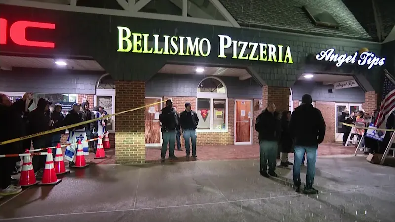 Story image: Protesters gather in Port Washington outside 'An Evening for Gaza' dinner