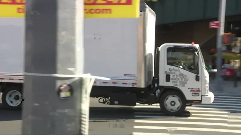 Story image: New York loses nearly $74 million for not revoking 33,000 illegal licenses for immigrant truckers