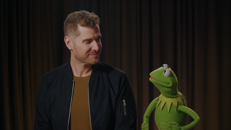 Story image: Kermit the Frog joins illusionist Rob Lake for a magical preview in NYC