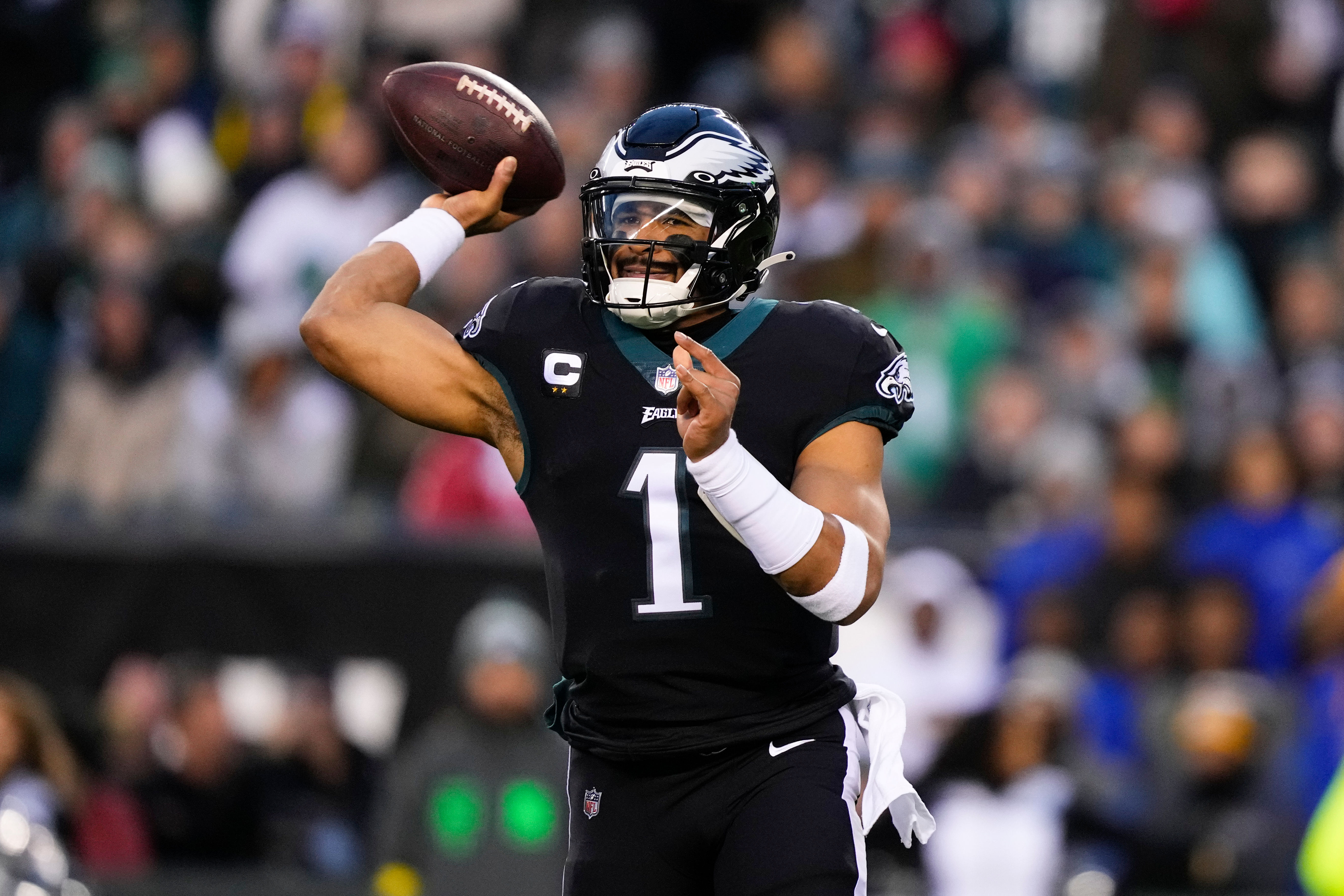 Jalen Hurts has 3 TDs, Eagles come back to beat Washington