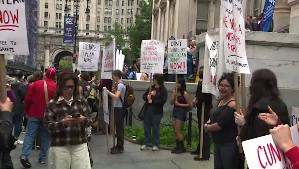 Advocates rally in NYC to call for release of Bronx student detained by ICE