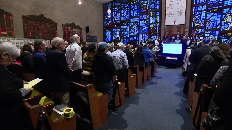 Story image: Long Island's Jewish communities pause and reflect on Holocaust Remembrance Day