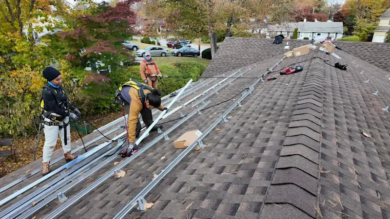 Story image: Racing the Sun: Hudson Valley homeowners rush to beat end of federal solar credit