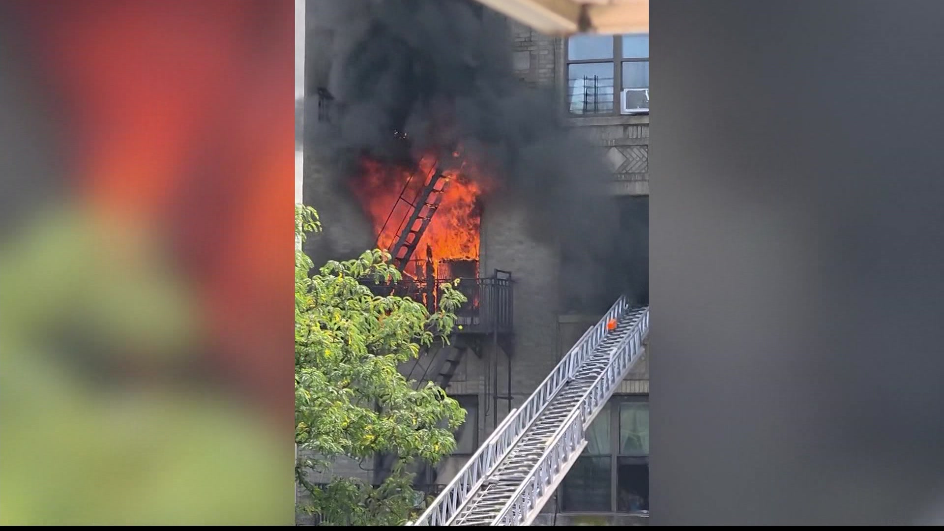 News 12 | New York | Fire rips through Crown Heights apartment building