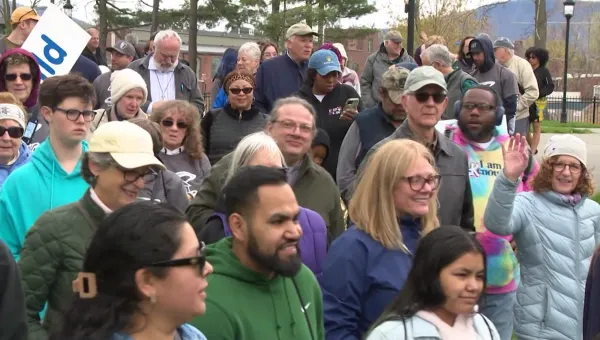 Hundreds rally in Newburgh to support Habitat for Humanity