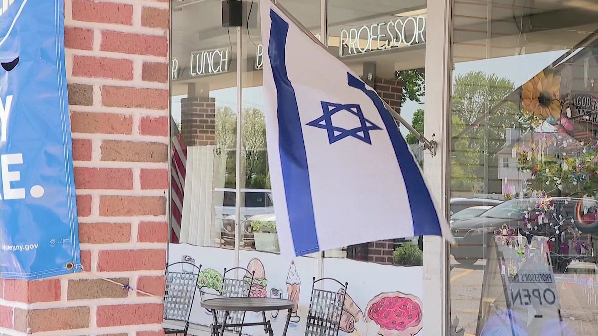 Police: Israeli flag ripped down from Kings Park diner by man in antisemitic clothing