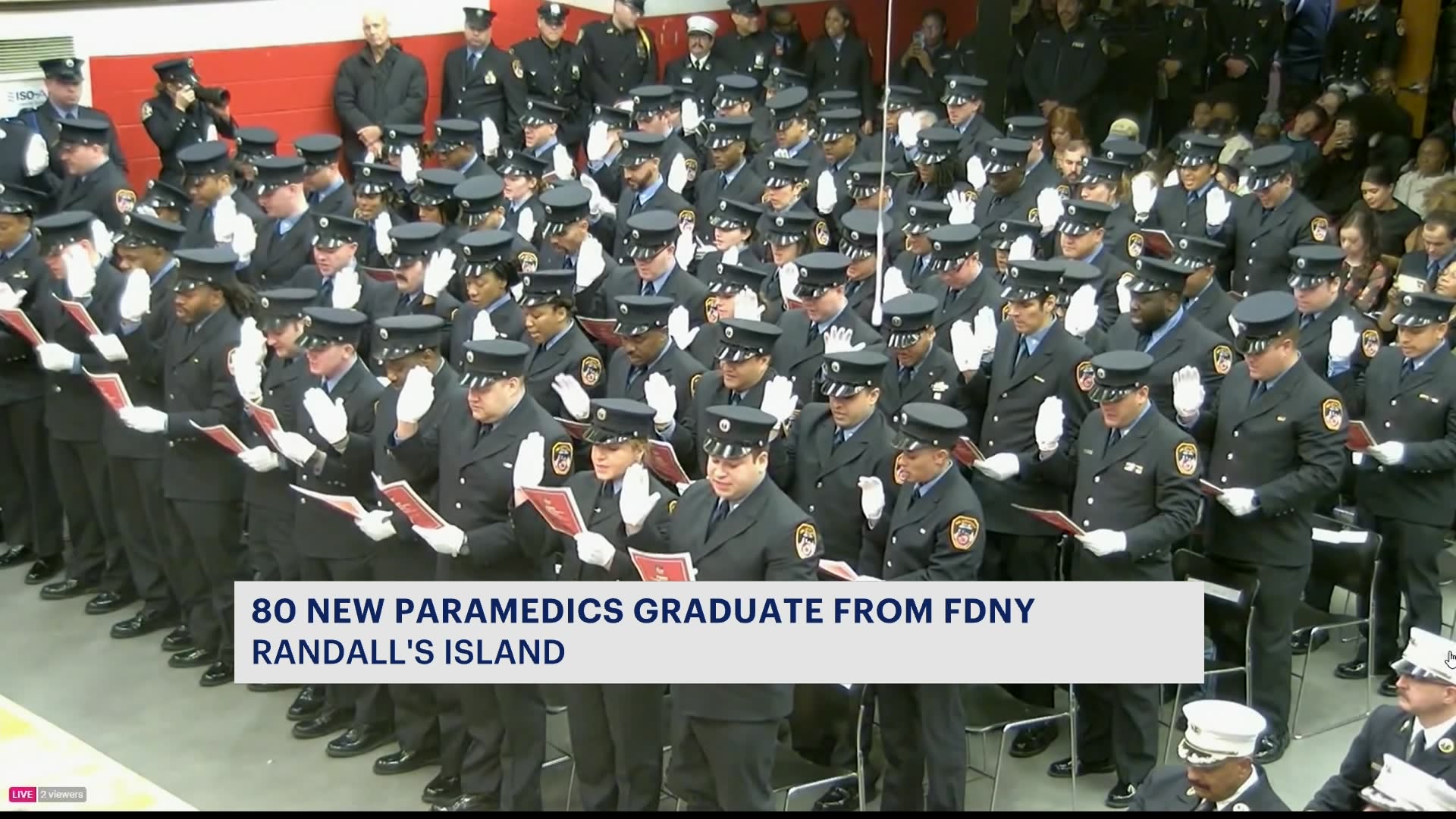 纽约消防局举办新一届急救医生毕业典礼