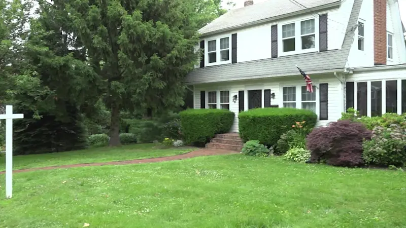 Story image: Report: Home prices hit record high in Suffolk; Nassau market slows slightly 