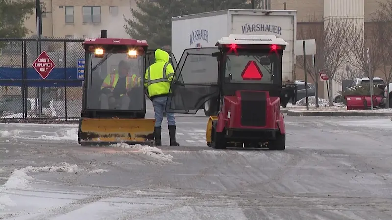 Story image: Thunderbolt 12: Snow, sleet, and freezing rain making for treacherous driving