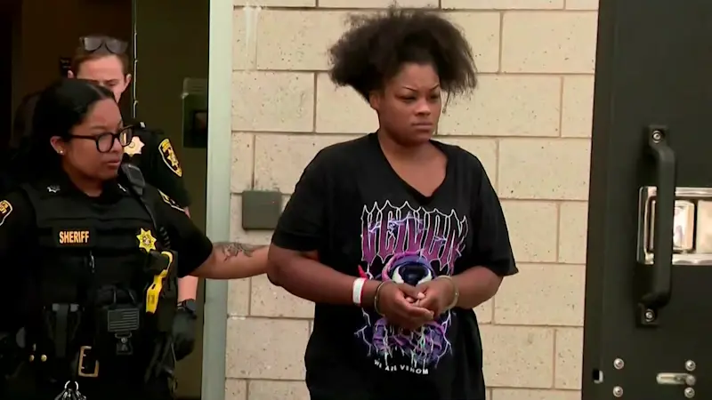 Story image: Mom accused of attacking Brentwood High School student with water bottle