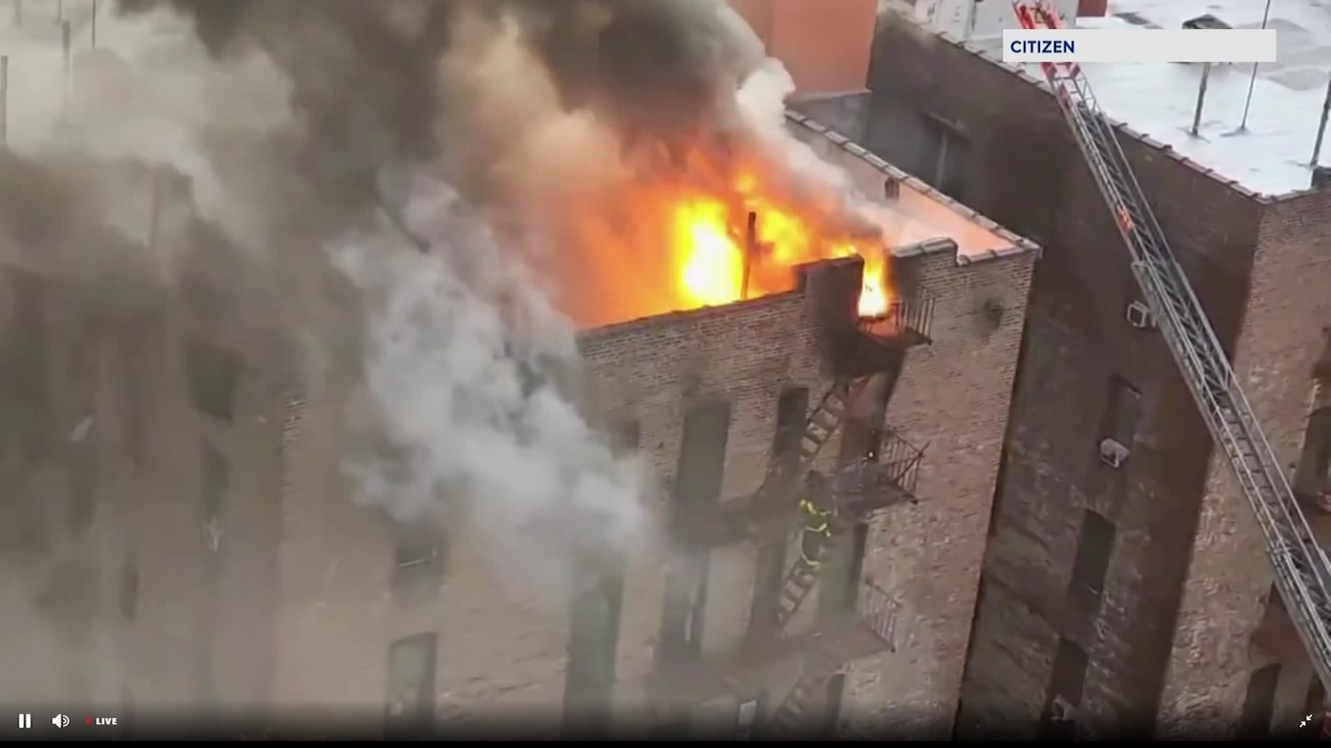 纽约消防局应对布朗克斯大楼火灾，5人受伤