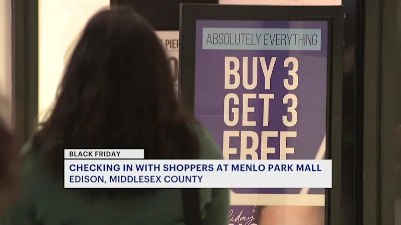 Story image: Thousands of New Jersey residents flock to malls for Black Friday deals