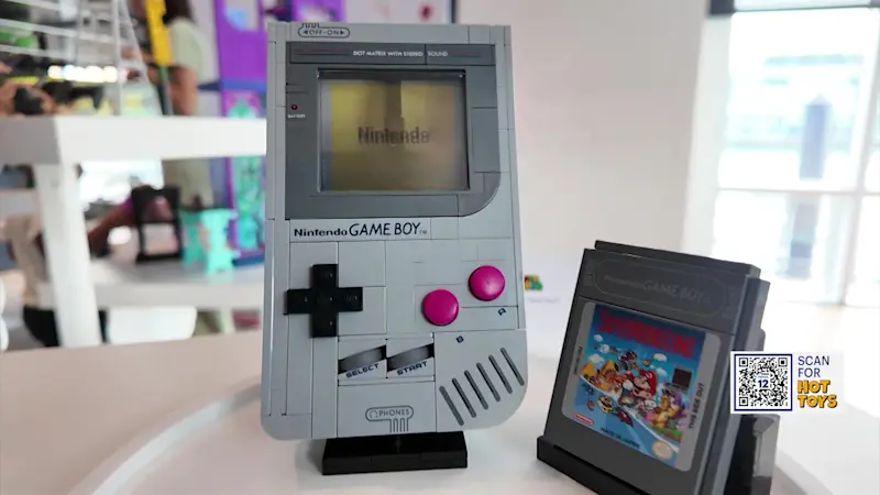 Story image: Hot Toys: Throwback toys for the holidays