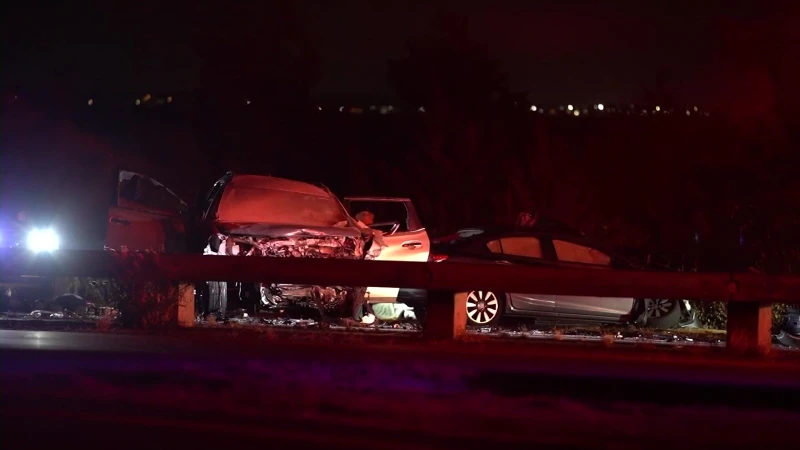 Story image: New York State Police: 2 people killed in wrong-way crash on Meadowbrook State Parkway in Wantagh