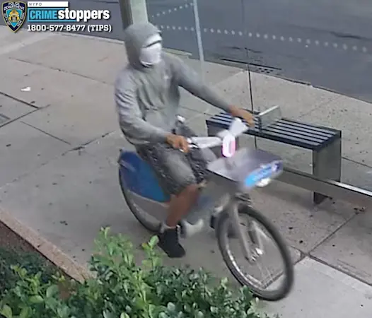 Story image: Gunman rips chain off victim’s neck in the Bronx