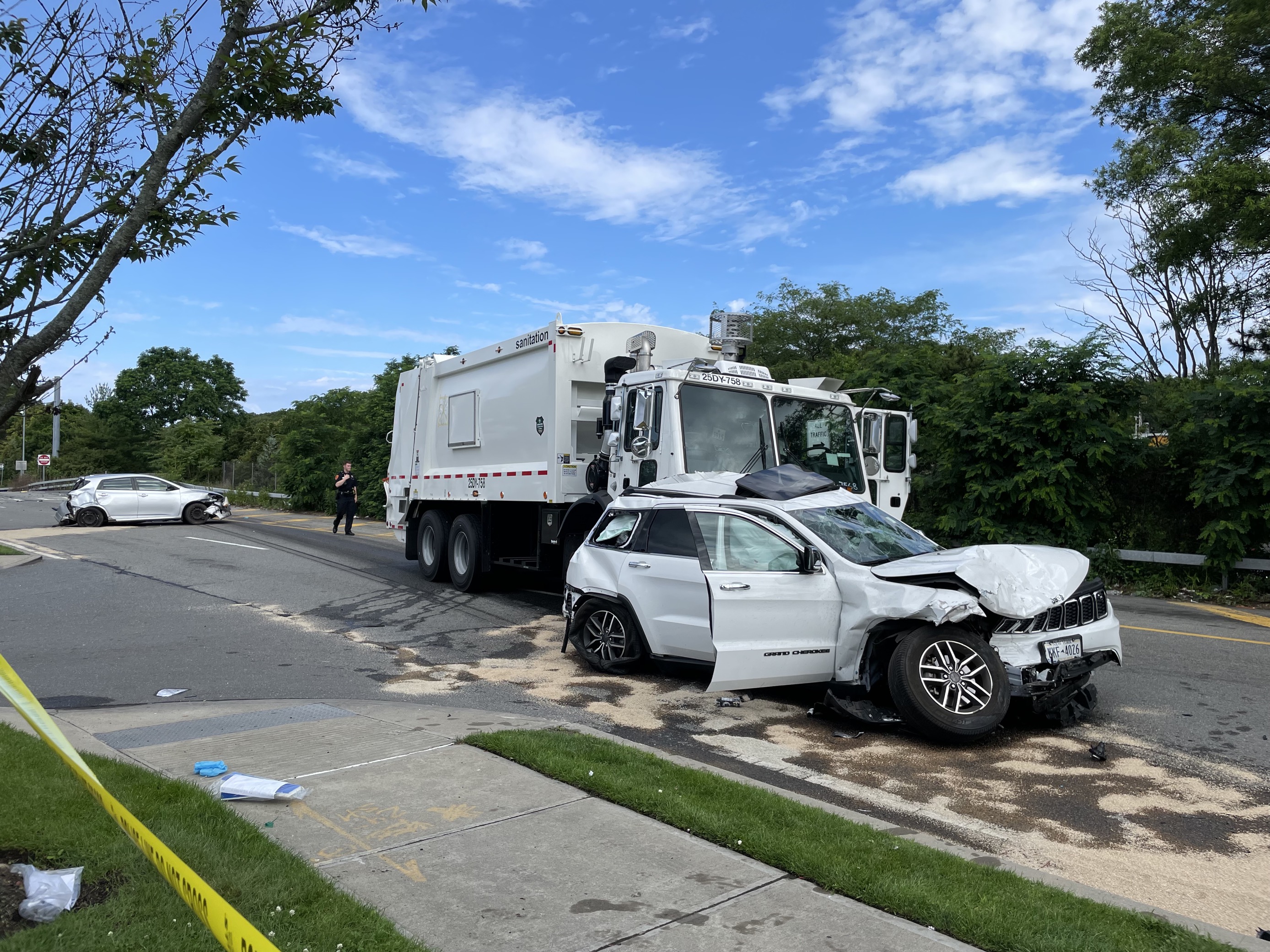 Police: Man Killed In 5-vehicle Crash On Service Road Near Exit 57 Of LIE