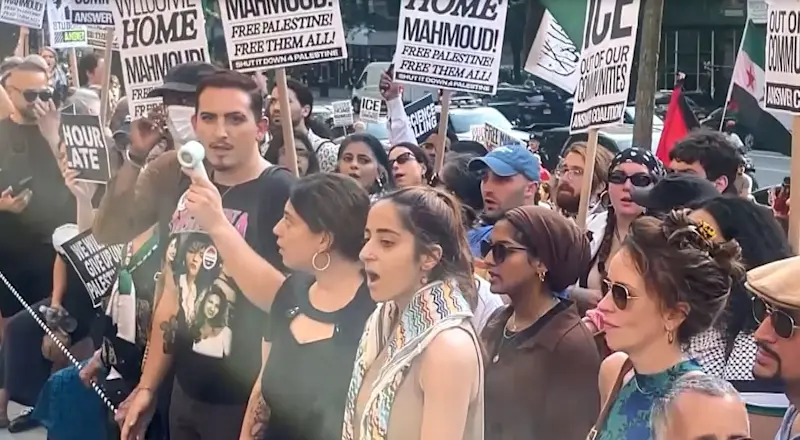 Story image: Univision 41 News Brief: El manifestante pro palestina Mahmoud Khalil vuelve a la libertad