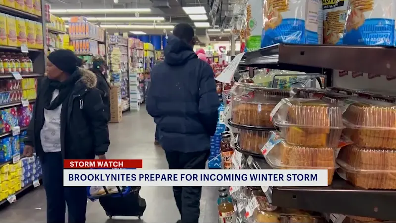 Story image: Last-minute shoppers stock up ahead of expected winter storm this weekend