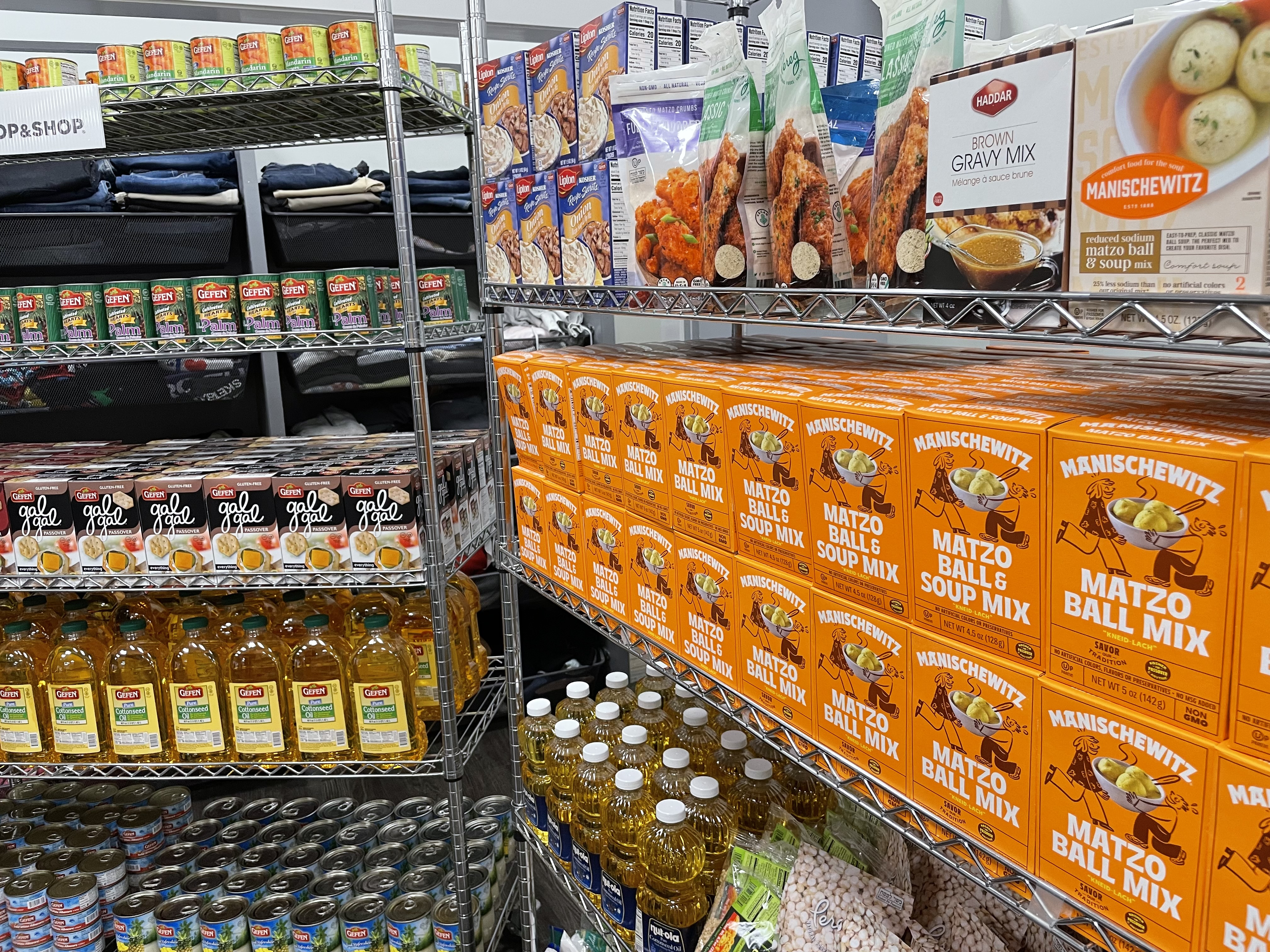 Largest Kosher pantry receives massive donation from Stop and Shop ahead of PAssover