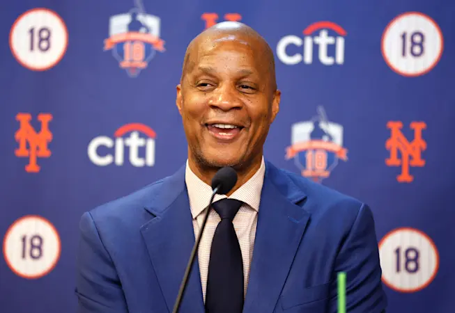 Story image: Trump pardons former Mets great Darryl Strawberry on past tax evasion and drug charges