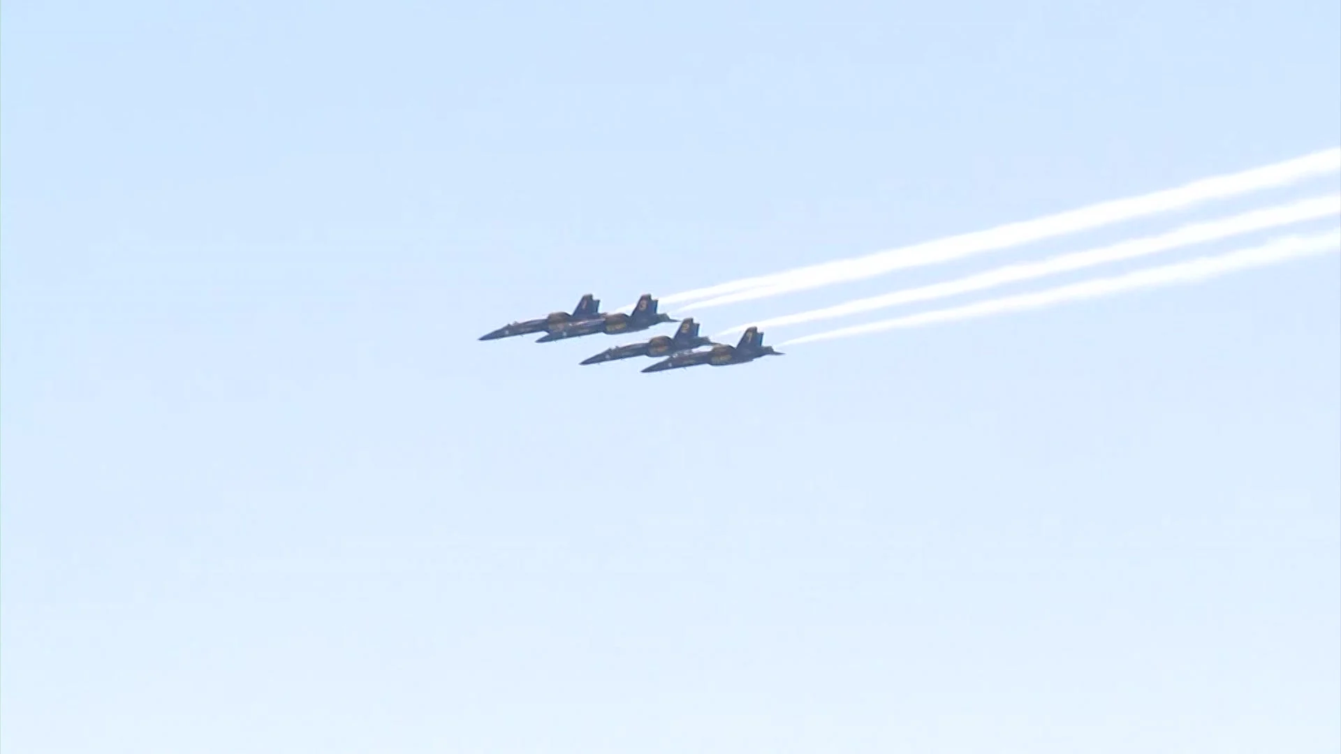 Record crowds of over 106,000 watch practice show of Bethpage Air Show 