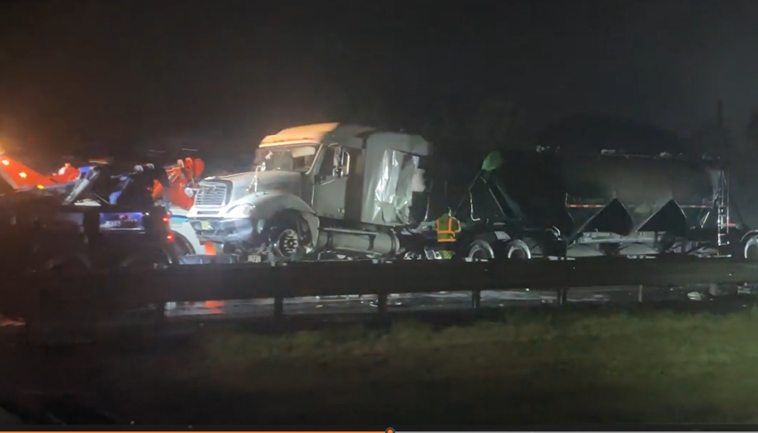 Tractor-trailer crash limits traffic to one lane on I-295 North in Mercer County