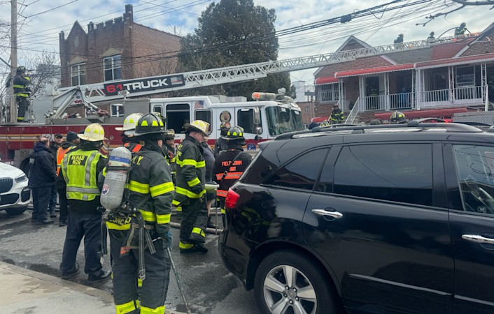 Story image: FDNY: Fire damages homes, injures 3 in Williamsbridge