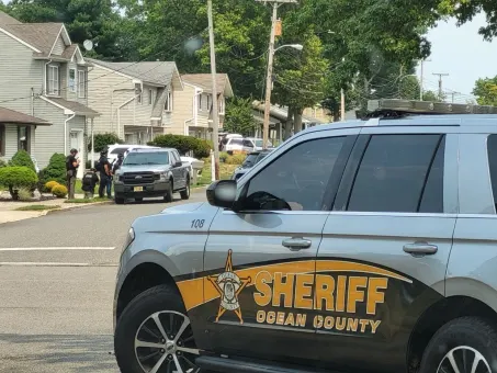 Sheriff: Standoff underway in Toms River with fugitive wanted in Manchester shooting
